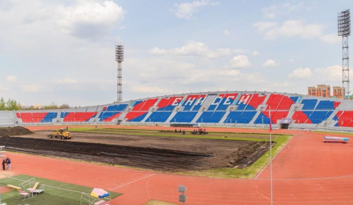 Красноярский футбольный клуб &quot;Енисей&quot; сменит покрытие газона на центральном стадионе 