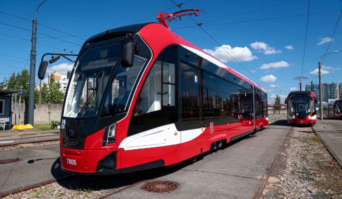 Жителей Санкт-Петербурга начнут обслуживать “умные трамваи” 