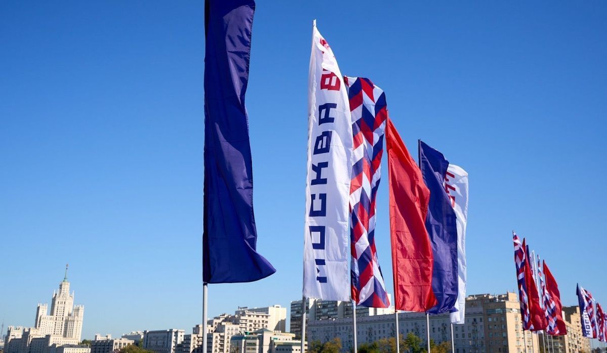 Москва украсится 3,2 тысячи флагов и конструкций ко Дню города