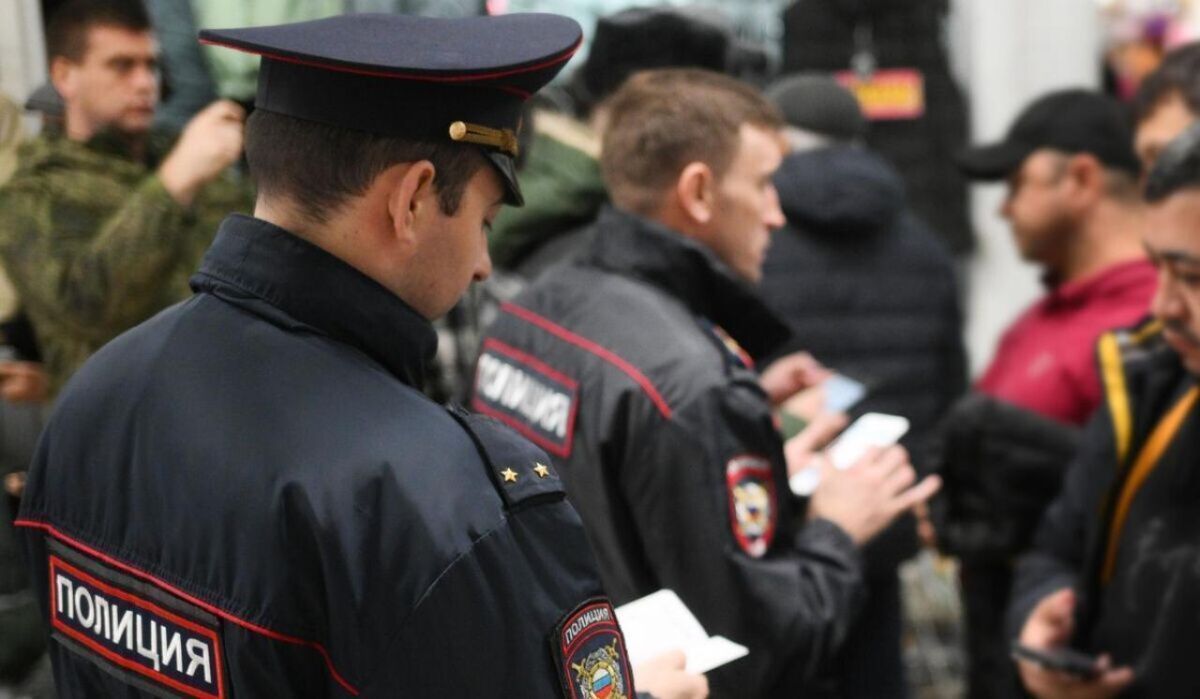 Экс-полицейскую из Екатеринбурга осудили за пособничество незаконной миграции