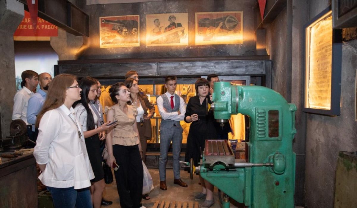 Молодые ученые обсудили специальную военную операцию в Музее Победы