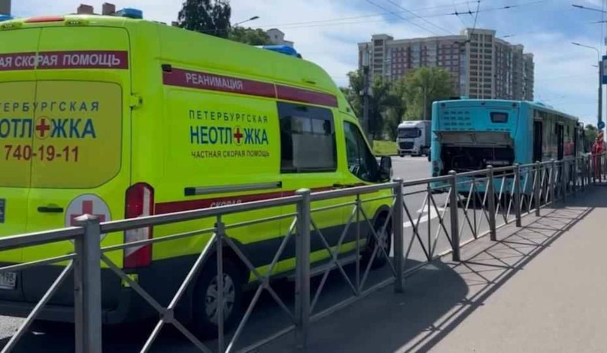 В Санкт-Петербурге вновь произошло ЧП с лазурным автобусом