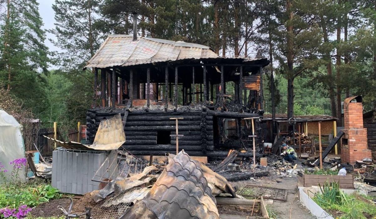 Четыре человека погибли при пожаре под Екатеринбургом