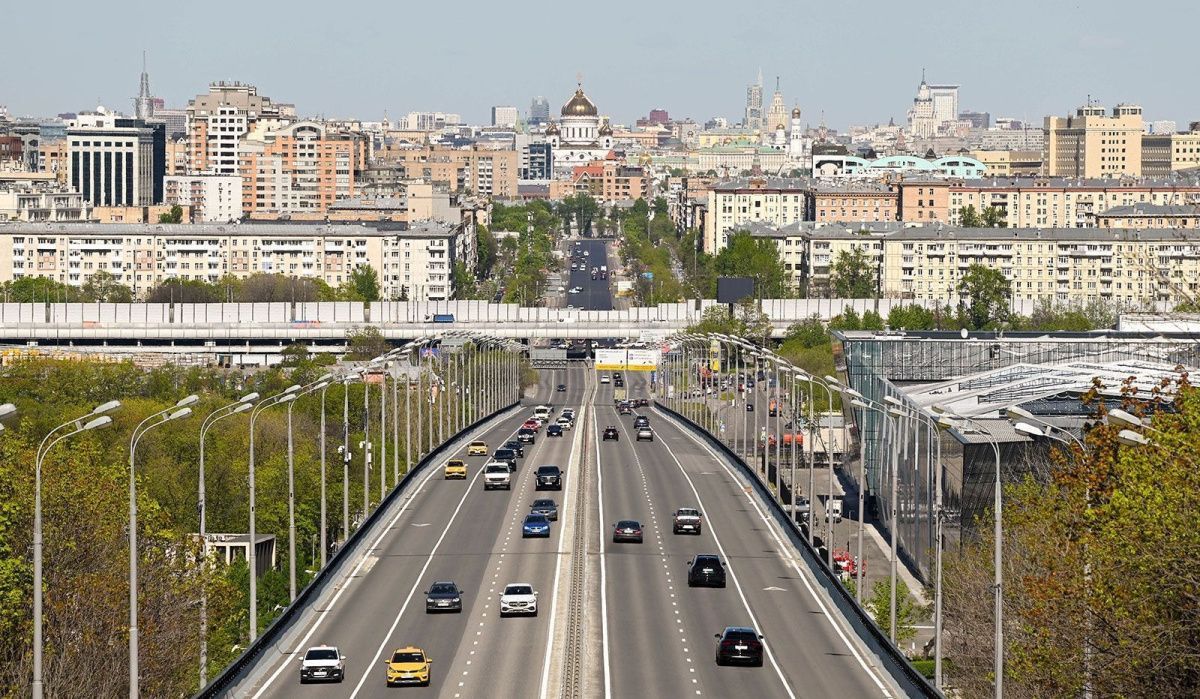 В Москве продолжат обновлять автопарк каршеринга и такси
