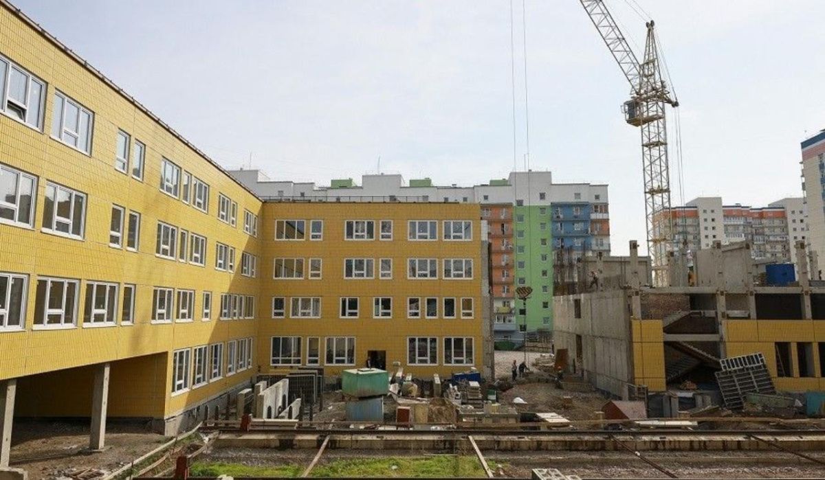 В Красноярске строят в ускоренном темпе школу