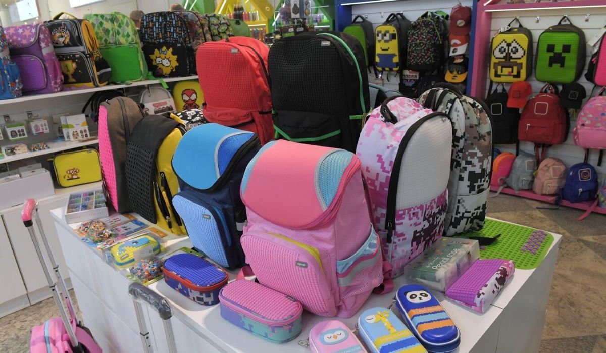 Травматолог Григорьева объяснила, как выбрать рюкзак для первоклассника