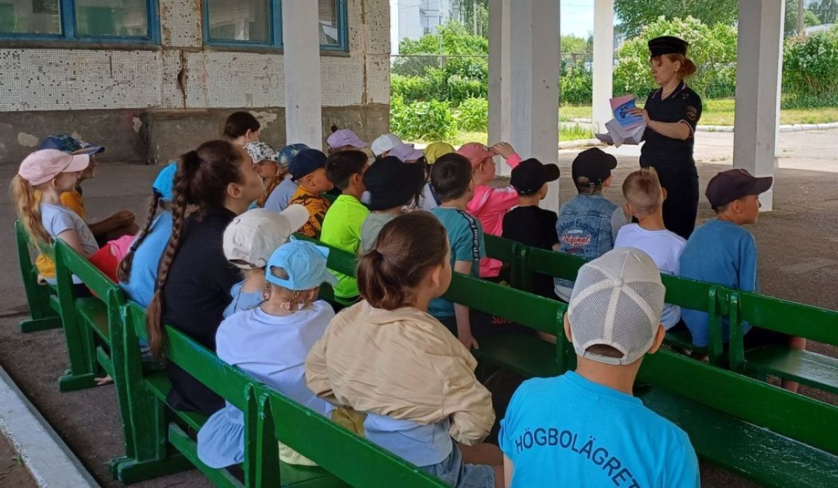 Госавтоинспекция и общественники Чайковского проводят беседы с детьми в лагерях