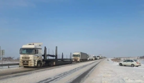 В Красноярском крае из-за снегопада перекрыли движения по федеральной трассе 