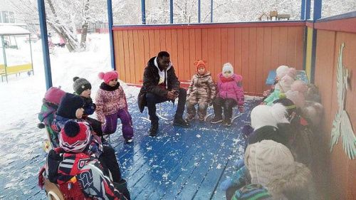 Необычный преподаватель появился в детском саду Красноярска
