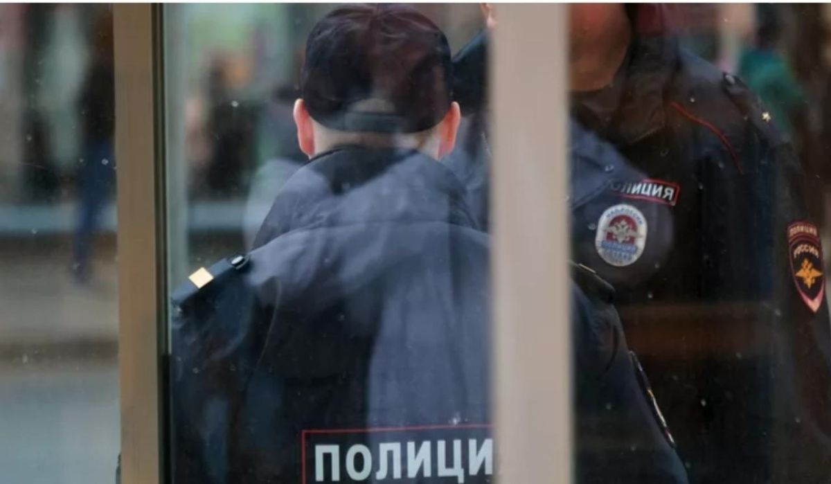 В Петербурге арестованы полицейские за покровительство нелегальным мигрантам