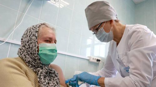 Жители Красноярска массово вакцинируются