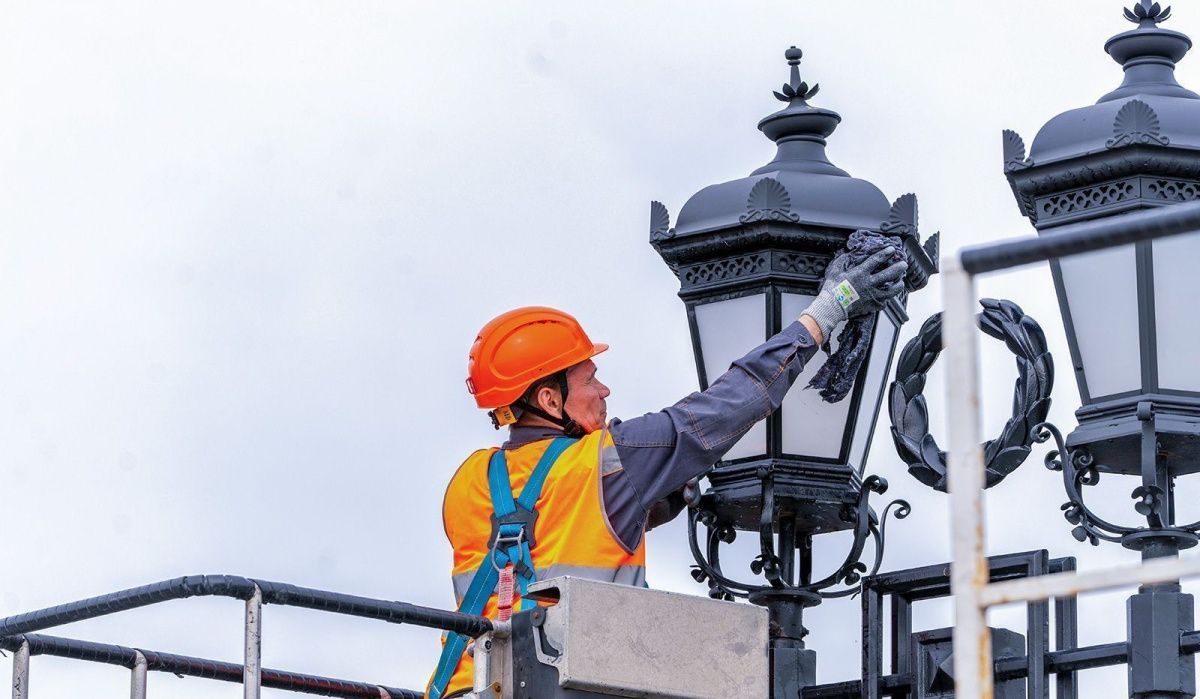 В Москве промоют и покрасят 640 тысяч объектов уличного освещения