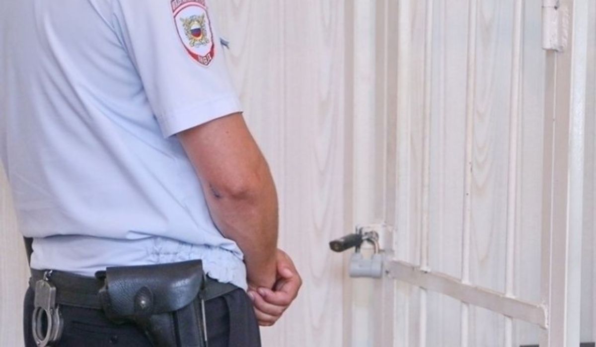 Омский суд приговорил группу за серию тяжелых мошенничеств и ограблений