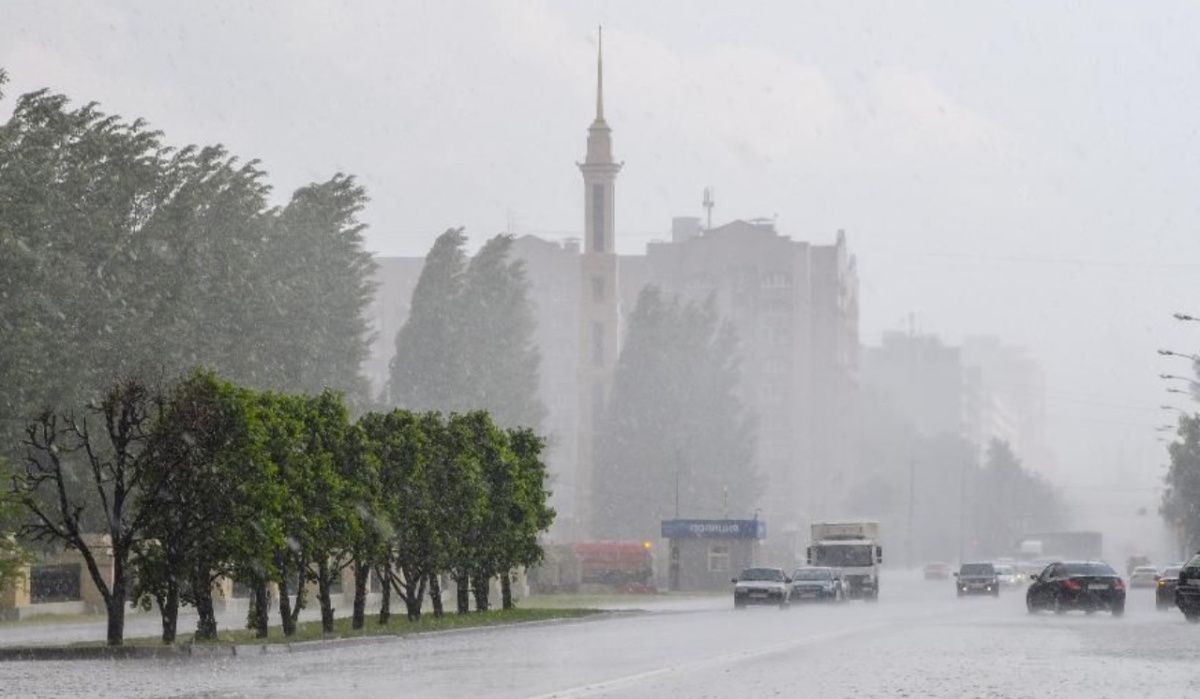 В Казани свыше 100 коммунальщиков ликвидируют последствия сильного ливня