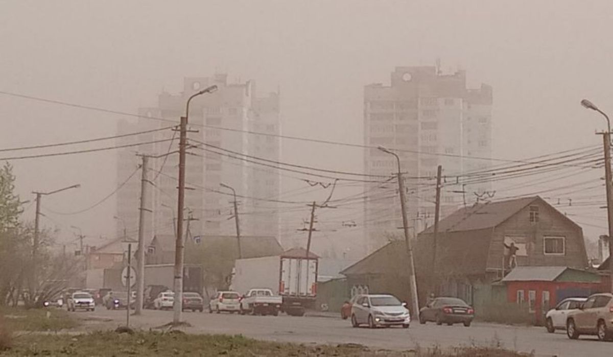 Пыльная буря накрыла Омск из-за сильного ветра