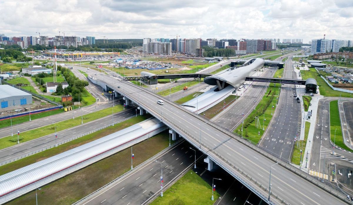 100 километров дорог построили в Москве за 2024 год