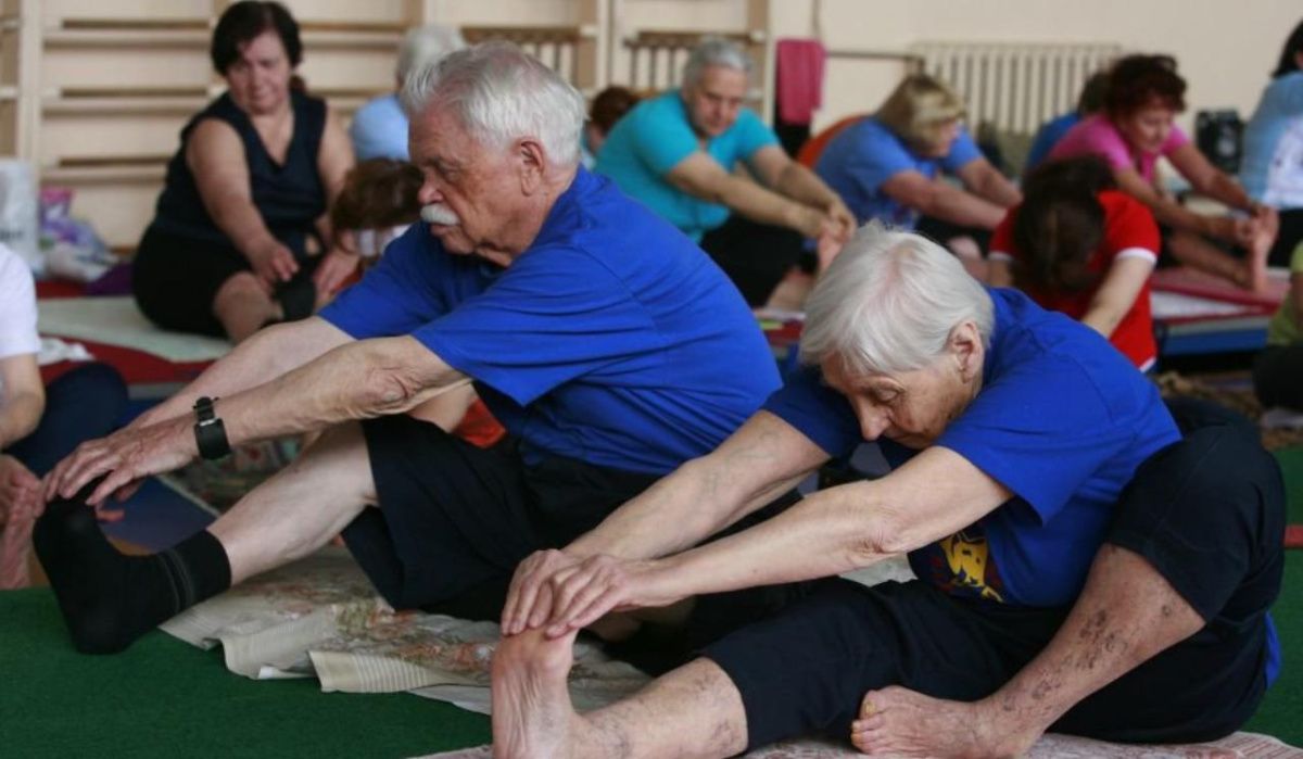 Для пенсионеров Красноярского края проведут бесплатные занятия по йоге
