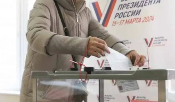 Более недели ареста и штраф получила петербурженка за порчу бюллетеня на выборах