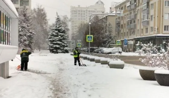 В Красноярске к уборке улиц от снега хотят привлечь заключённых