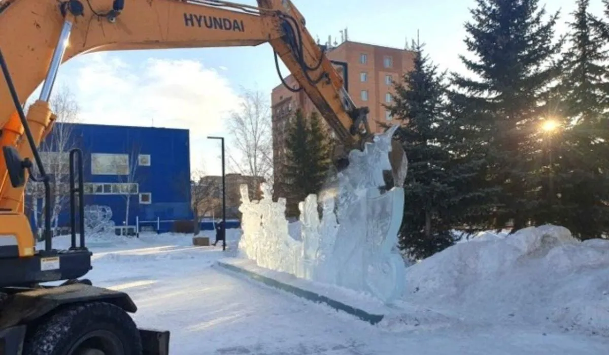 В Красноярске неожиданно начали демонтировать ледовые горки